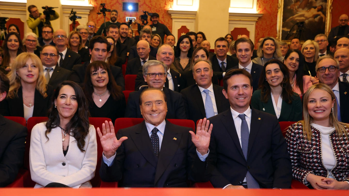 Berlusconi: barzelletta su guerra in Ucraina e suore all'incontro di Lesmo. Cos'ha detto
