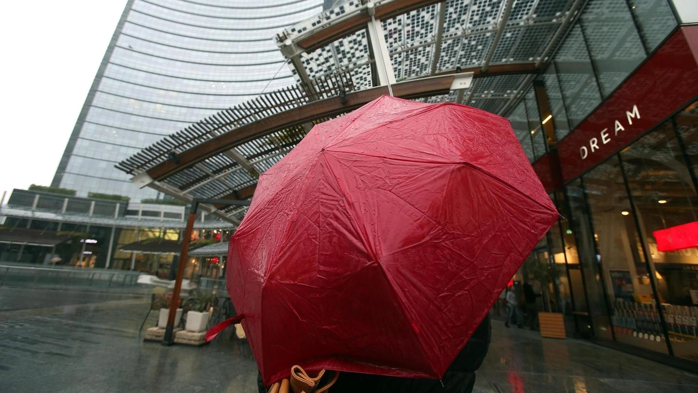 Precipitazioni diffuse, temperature in calo e forti venti, poi una breve tregua prima di una nuova ondata di maltempo