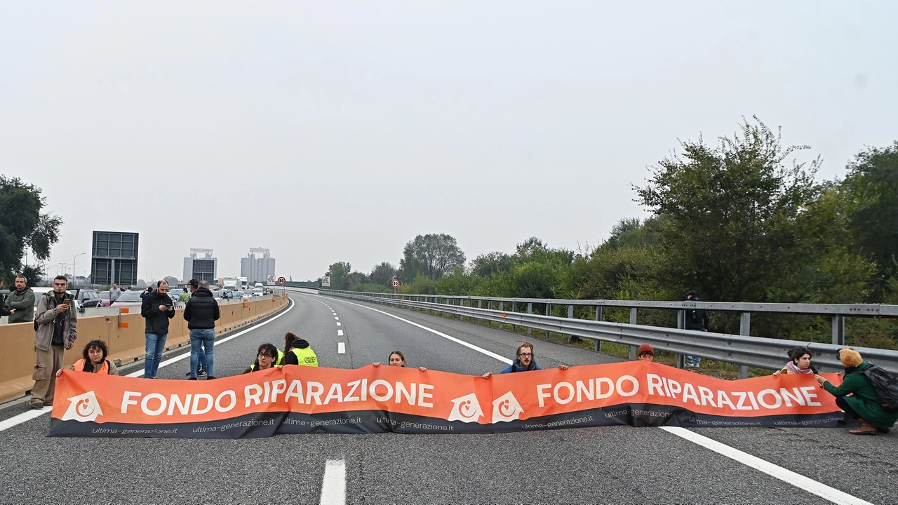 AZIONE ATTIVISTI ULTIMA GENERAZIONE