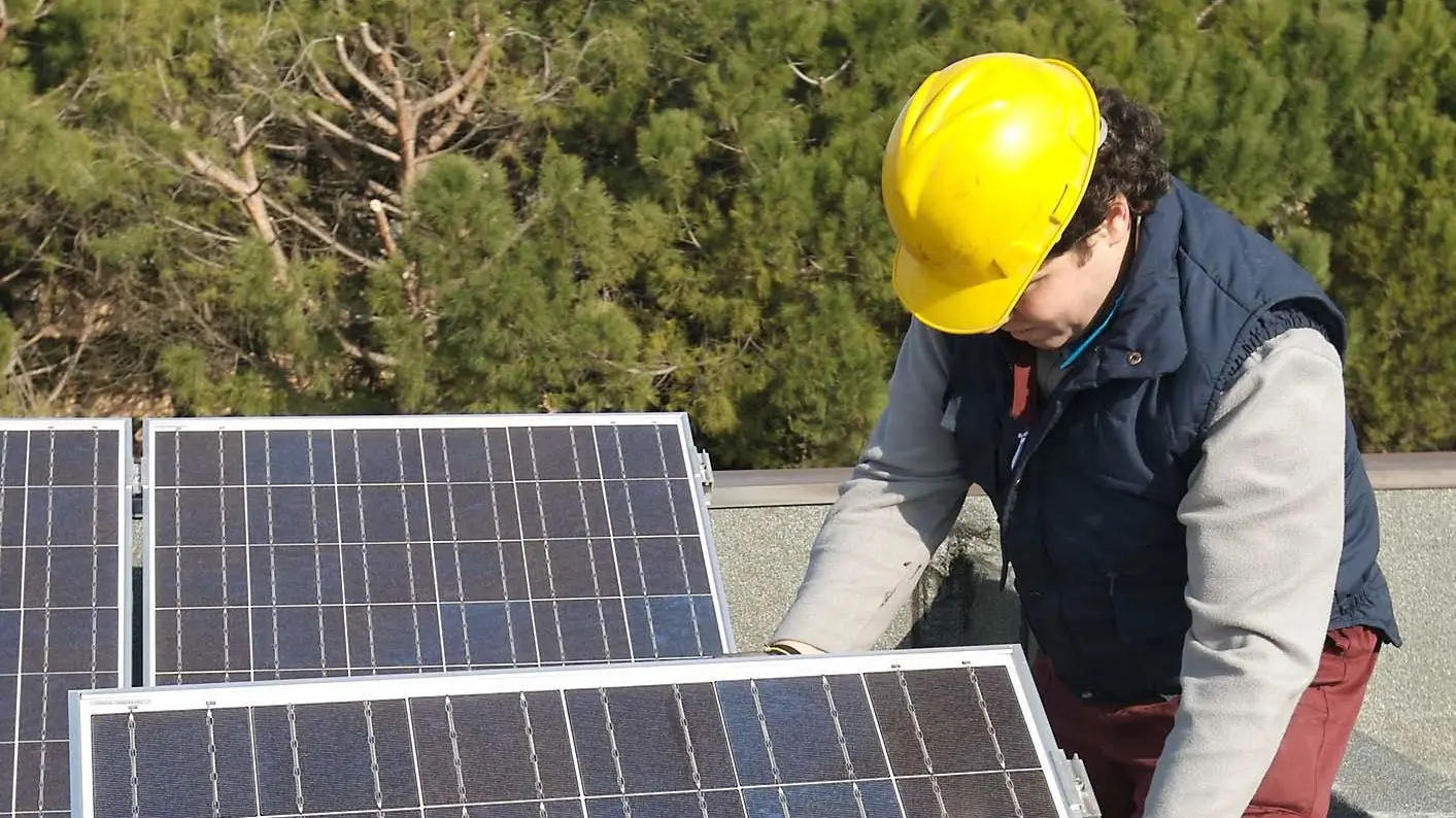 Il “parco“ fotovoltaico  Un tetto di pannelli solari  su scuole e biblioteca