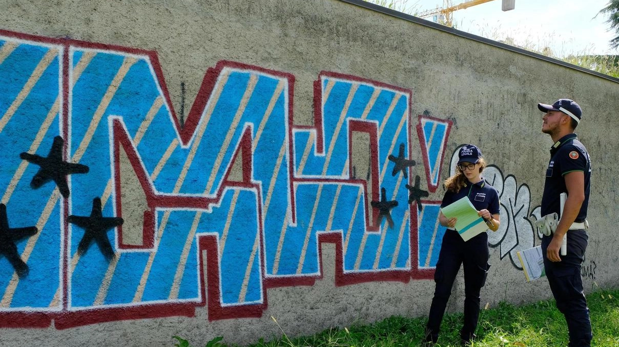Maxi-murale con 50 bombolette Tre writer fermati e denunciati Maxi-murale con 50 bombolette Tre writer fermati e denunciati