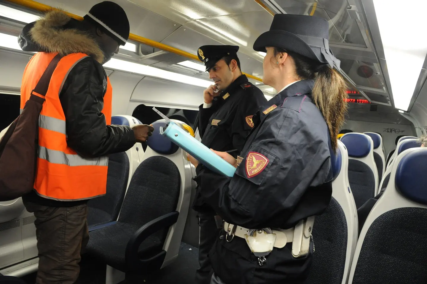 Preso il rapinatore seriale che colpiva solo sui treni
