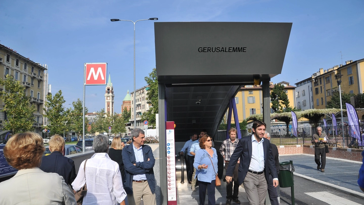 La fermata lilla della M5 in piazzale Gerusalemme