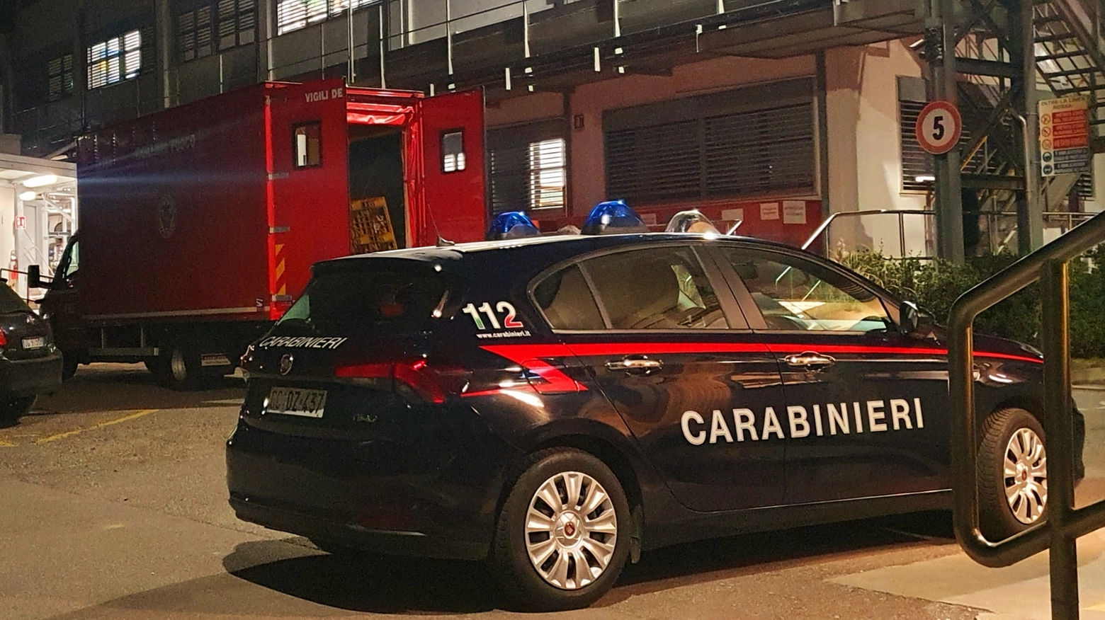 I carabinieri e i vigili del fuoco a Lomagna
