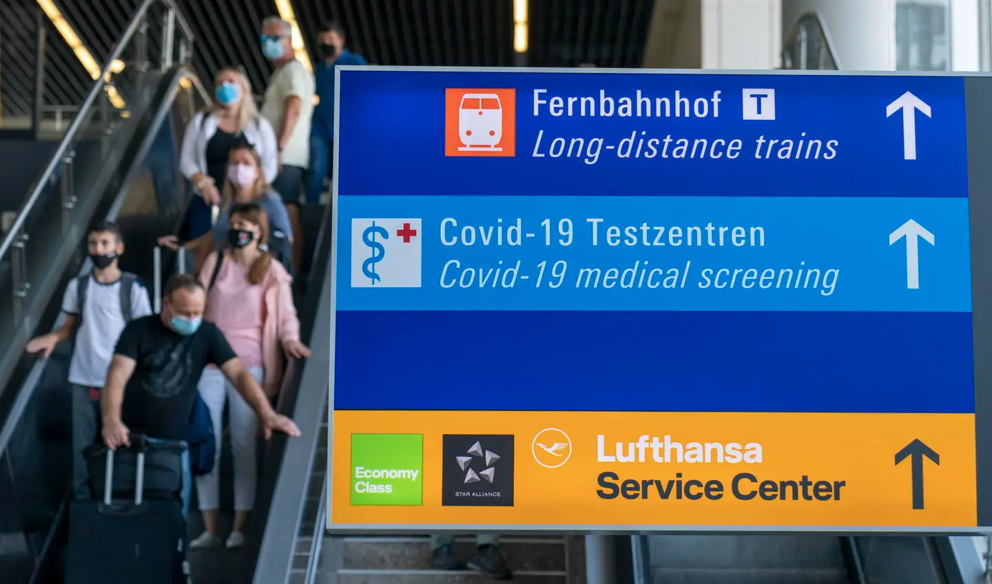 Variante Omicron, primi due casi accertati nel Regno Unito e in Germania
