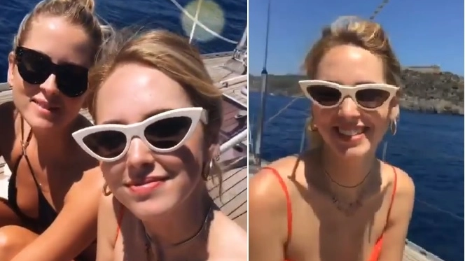 Chiara Ferragni, con gli occhiali bianchi, in due "storie" su Instagram