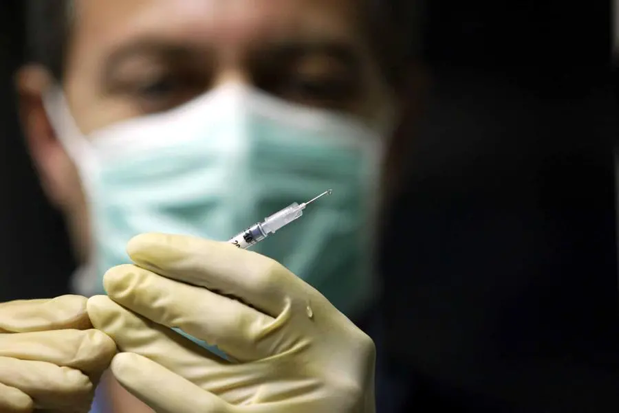 Quarta dose vaccino Covid ai pazienti fragili: verso decisione dell'Aifa