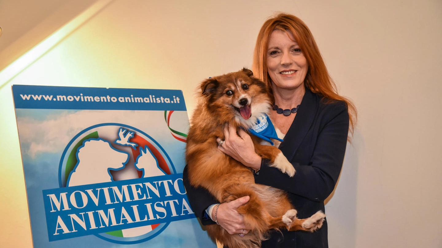 Vittoria Brambilla con il cane Lucky alla presentazione della trasmissione
