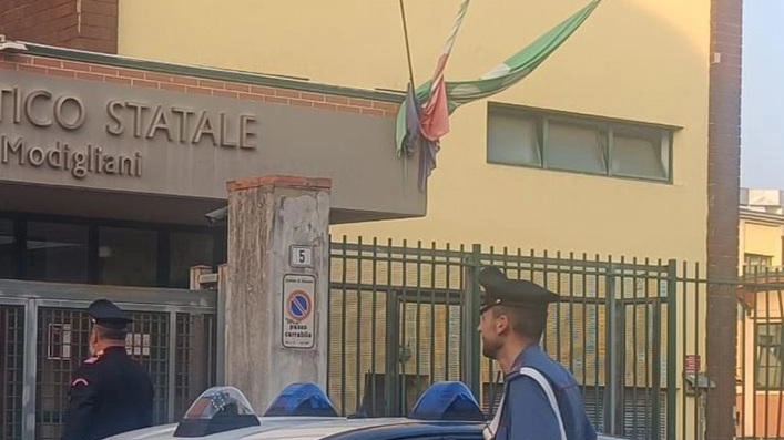 Rubava a scuola e negli spogliatoi. Preso il ladro seriale di spiccioli Rubava a scuola e negli spogliatoi. Preso il ladro seriale di spiccioli