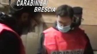 Un fotogramma dei carabinieri di Brescia in azione