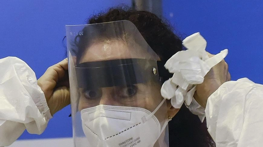 Il Covid torna dalle ferie  I contagi raddoppiano  (e triplicano in ospedale)  Ma sono numeri piccoli