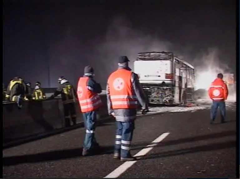 Furgone in fiamme a Desio, code in Valassina
