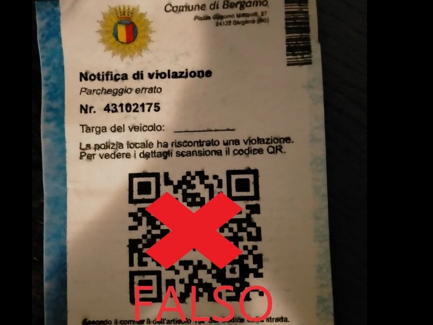 La truffa della multa sul parabrezza (Foto facebook)