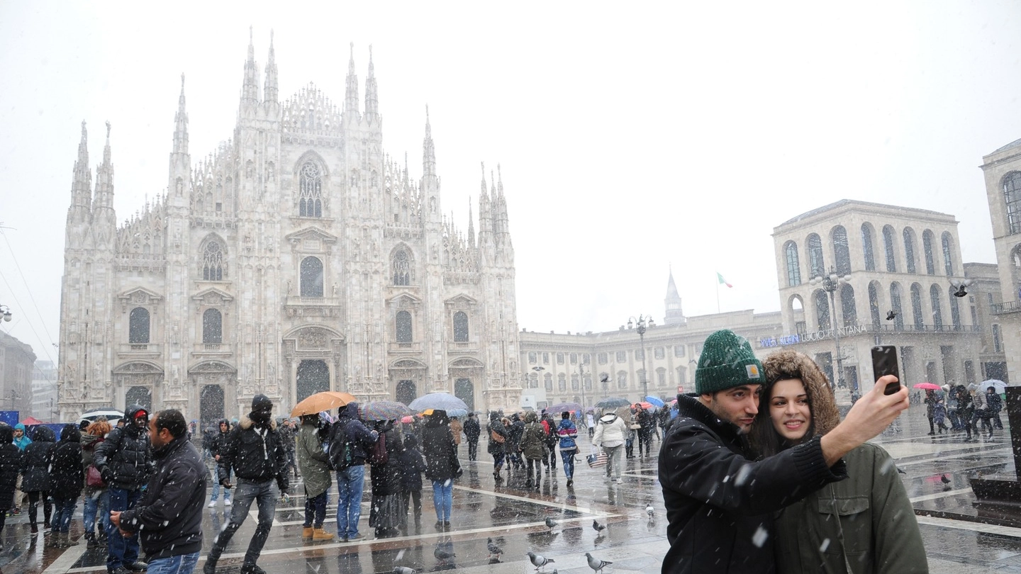 Nel pomeriggio attese nevicate in pianura con accumuli fino a 5 centimetri a Milano, Bergamo, Pavia, Varese e Como. Pausa di sereno per Sant’Ambrogio, poi nuovo vortice ciclonico per l’Immacolata