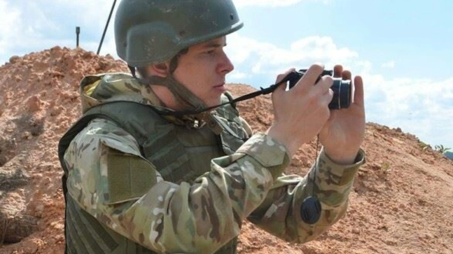 Il reporter lecchese Vittorio Nicola Rangeloni dal 2013 è impegnato in Donbass