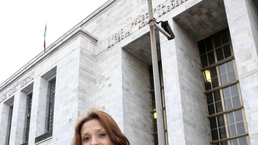 Imane Fadil davanti al tribunale di Milano (Ansa)