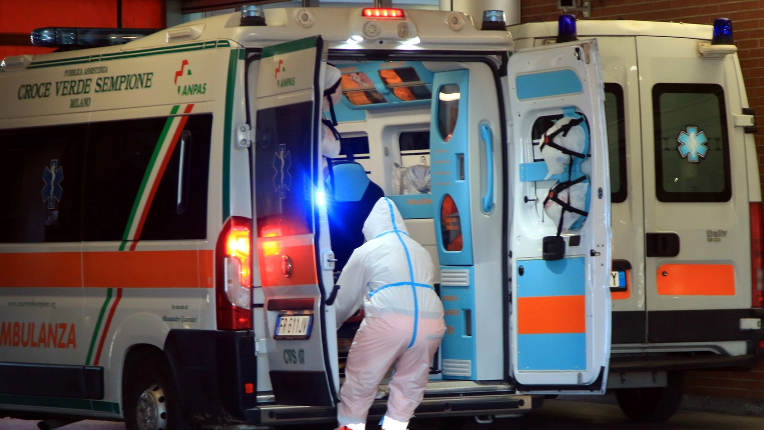 Un'ambulanza in servizio durante l'emergenza Covid