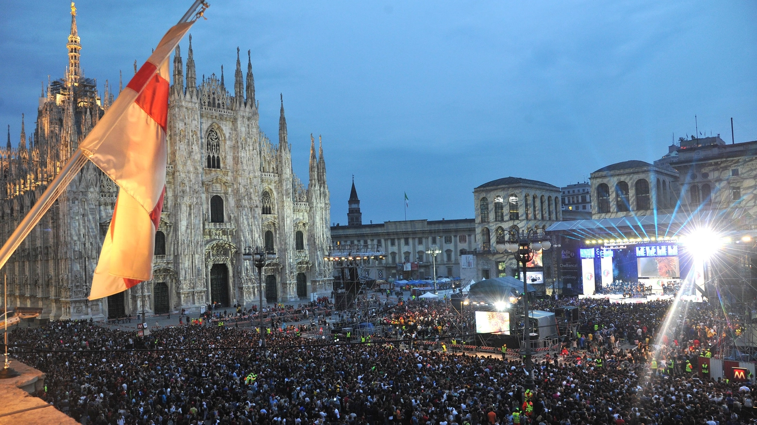 Radio Italia Live, concerto in piazza Duomo in una foto dell'edizione 2016 (Newpress)