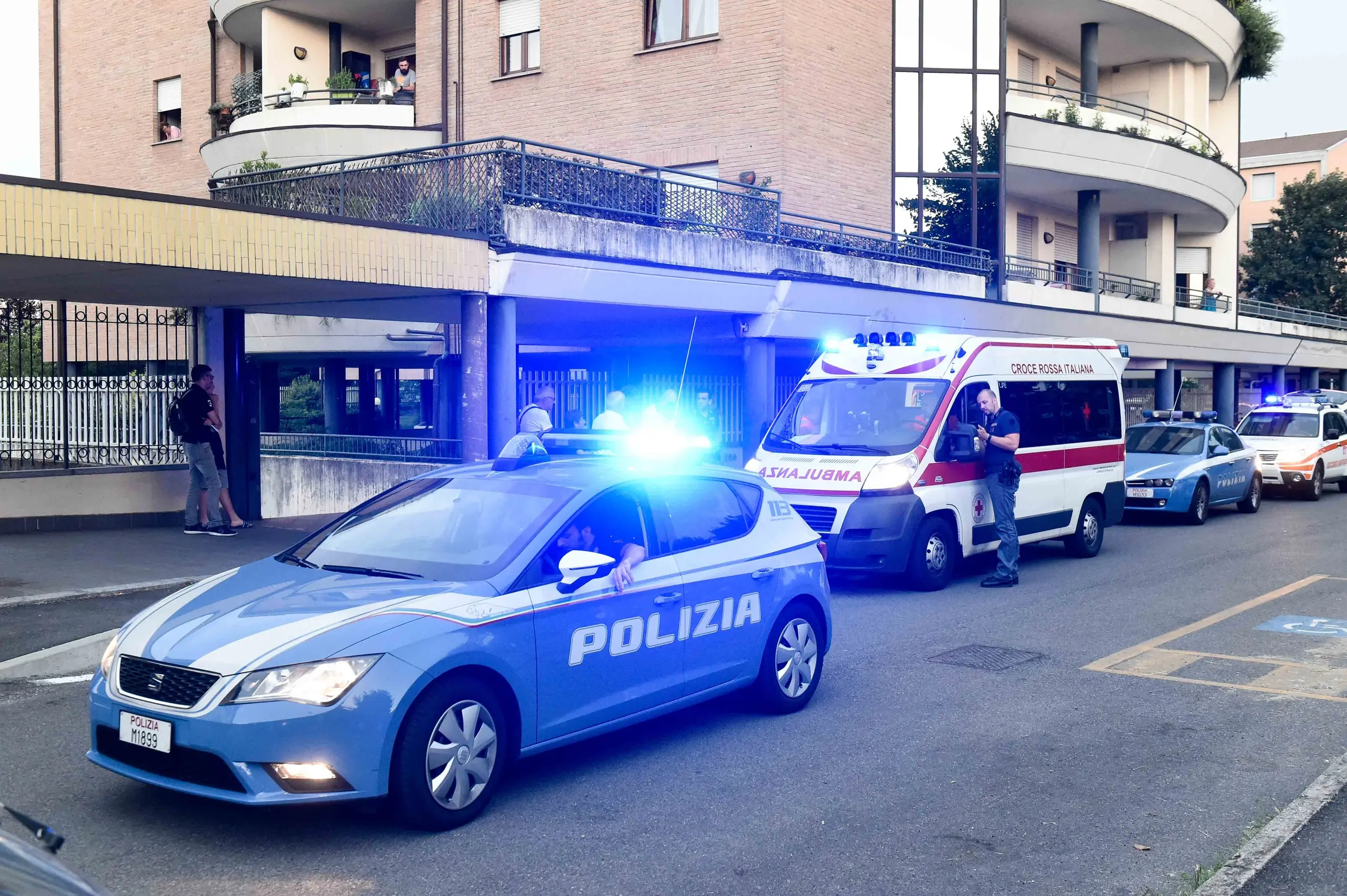 Busto, sparano a benzinaio per rapinarlo: condannati a 7 e 8 anni