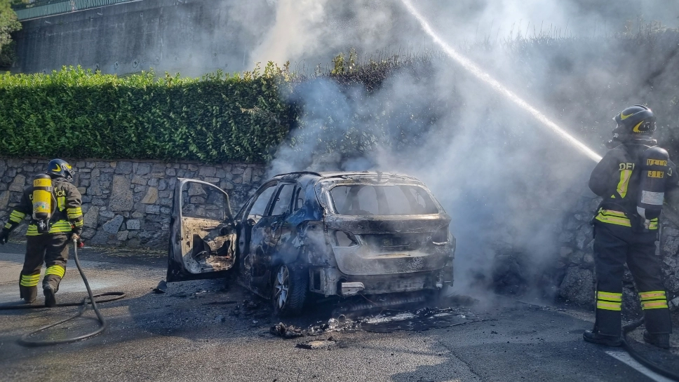L'auto bruciata a Falghera