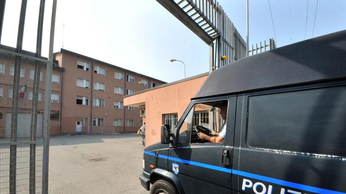 Maltrattatamenti alla moglie . Straniero finisce al Bassone Maltrattatamenti alla moglie . Straniero finisce al Bassone