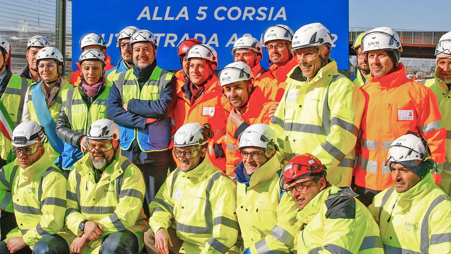 Il ministro delle Infrastrutture Matteo Salvini in visita al cantiere