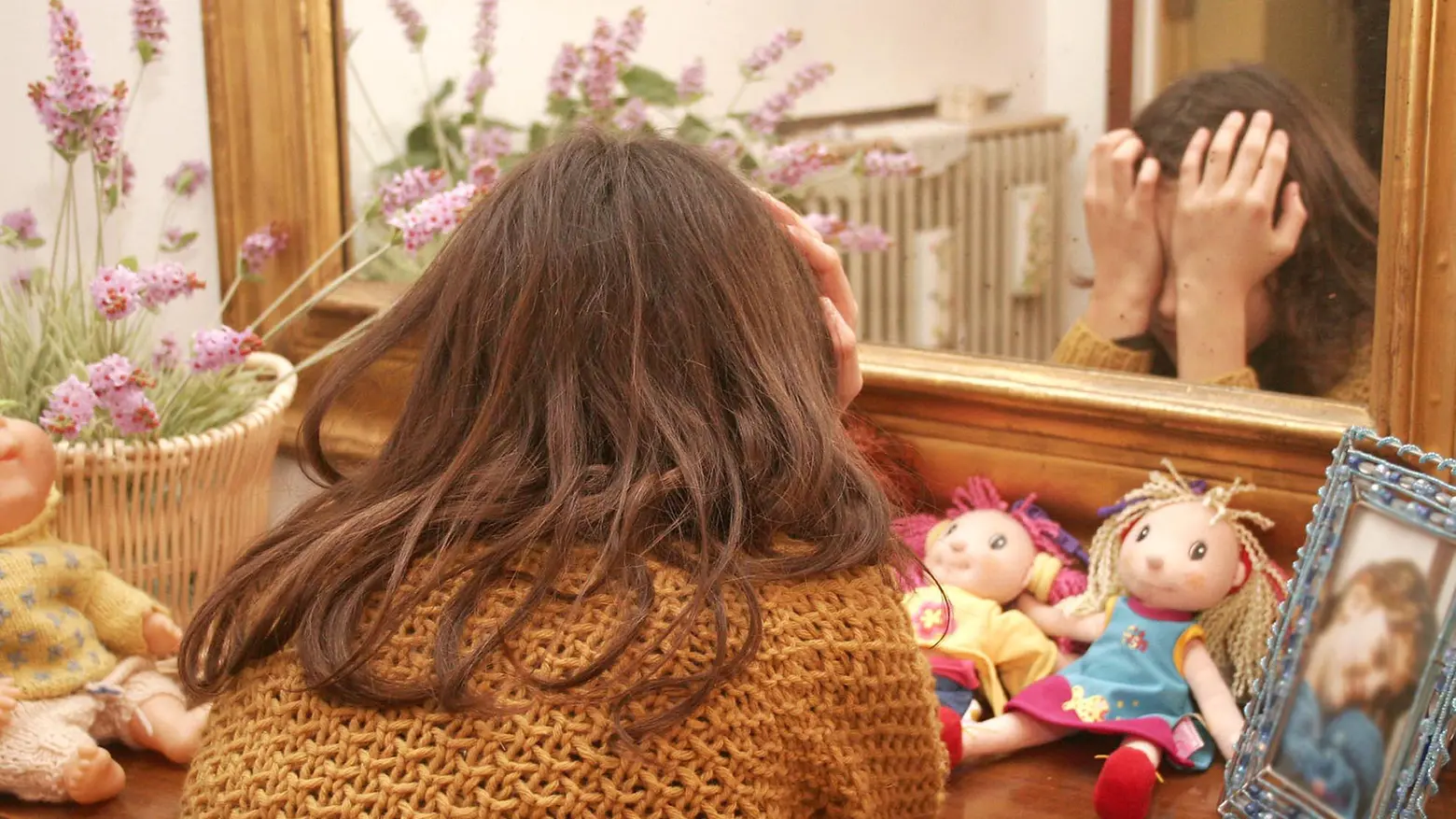 Adesca una bambina in chat Abusi e cinque incontri: ai domiciliari Adesca una bambina in chat Abusi e cinque incontri: ai domiciliari