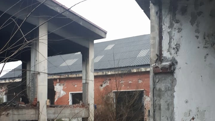 Amianto sui tetti dell'ex Galvanica (Foto Facebook)
