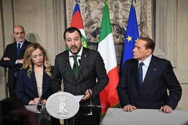 Governo, Berlusconi avvisa Salvini: Matteo, vai a sbattere