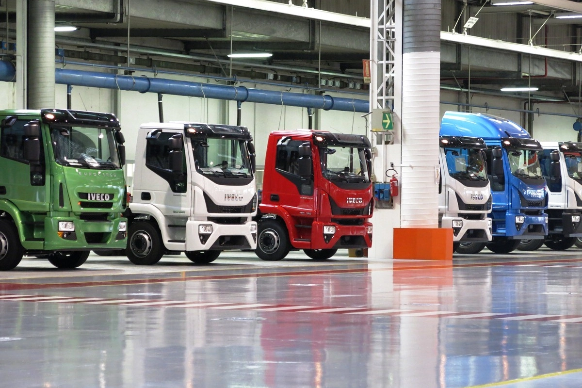 Alcuni veicoli prodotti dallo stabilimento Iveco di Brescia (Archivio)