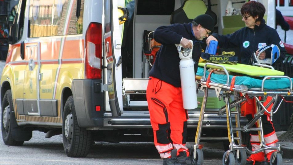 Travolta da suv sulle strisce. Grave ragazzina Travolta da suv sulle strisce. Grave ragazzina