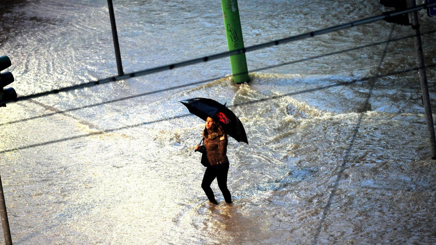 La zona di Niguarda a Milano allagata (Ansa)