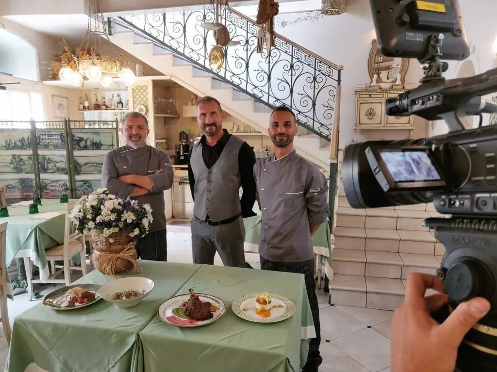 Osteria di Monza travolta dall’odio social, il gestore: “La gente insulta prima di leggere. Lucarelli? Fa il suo lavoro”