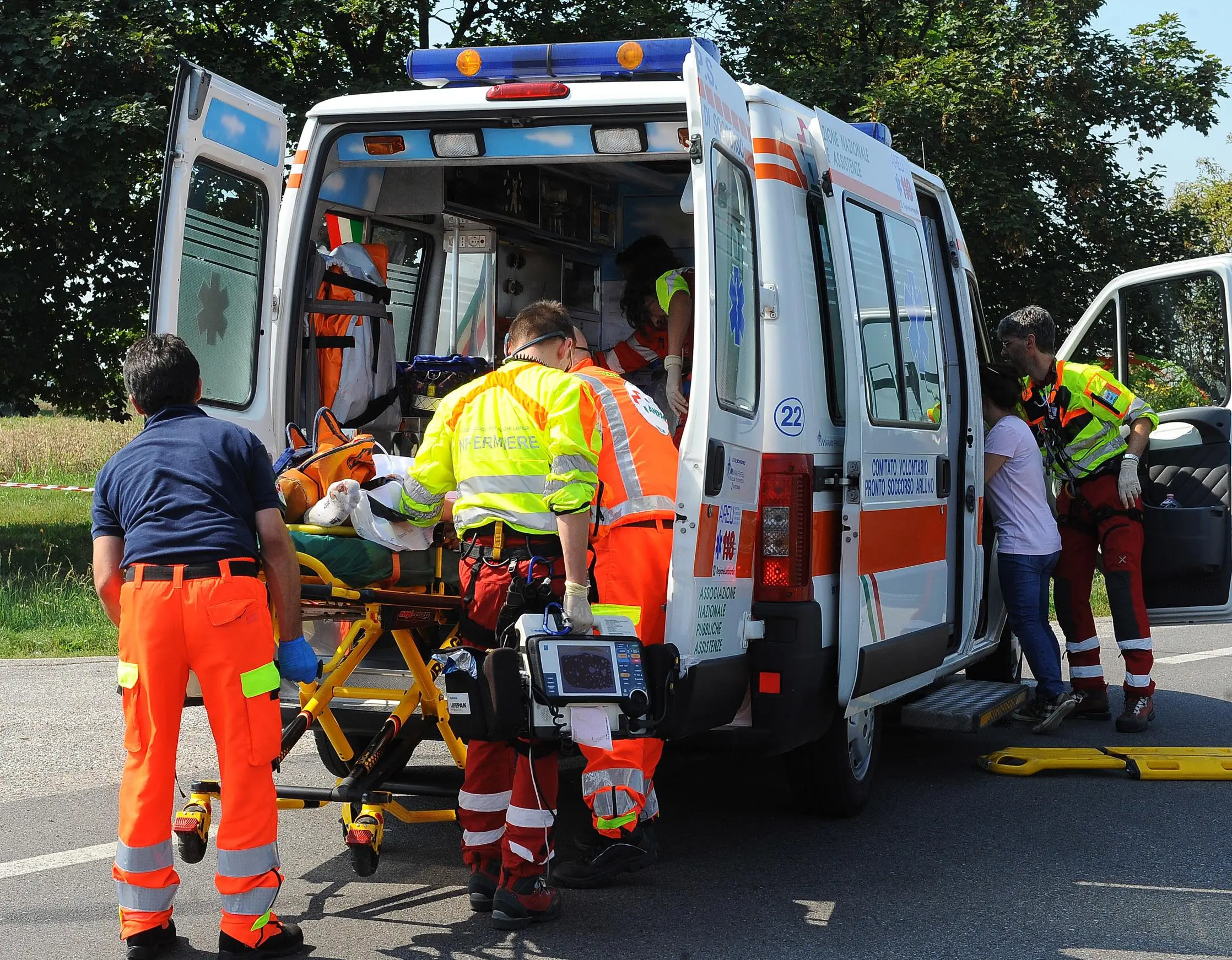 Colpita da malore Tragico schianto contro un albero