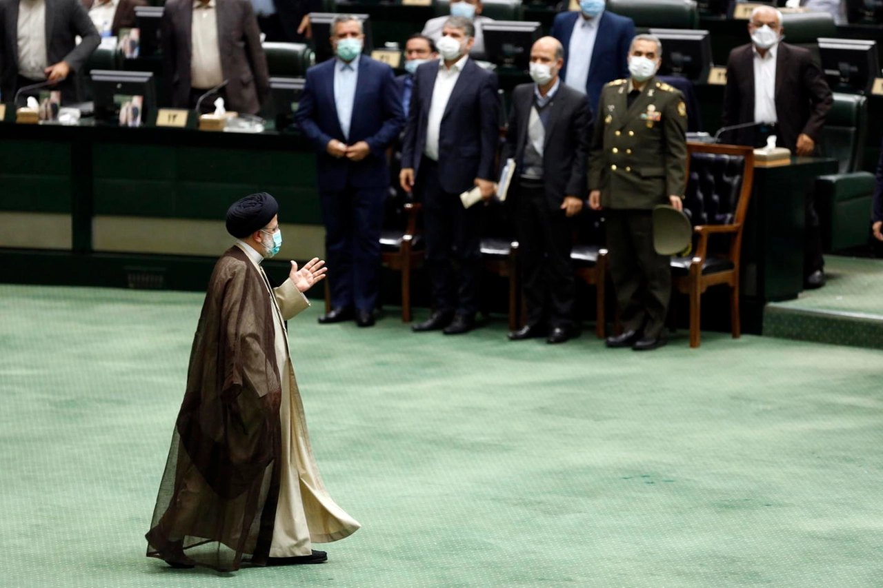 Il presidente iraniano Ebrahim Raisi al tavolo di Vienna