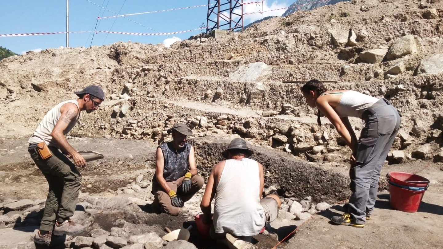 Gli archeologi al lavoro (National Press)