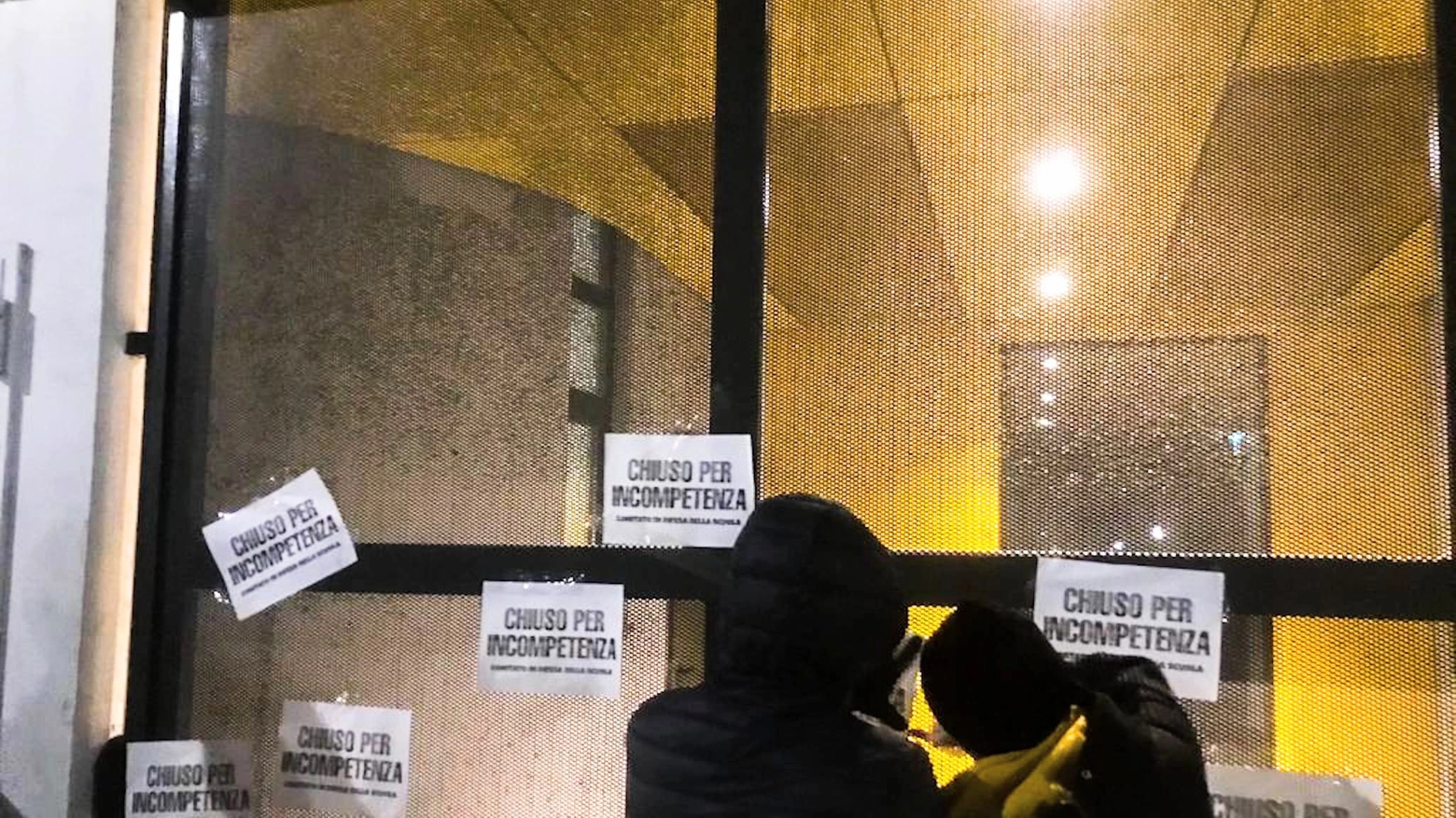 Scuola, la protesta all'ex provveditorato di Milano