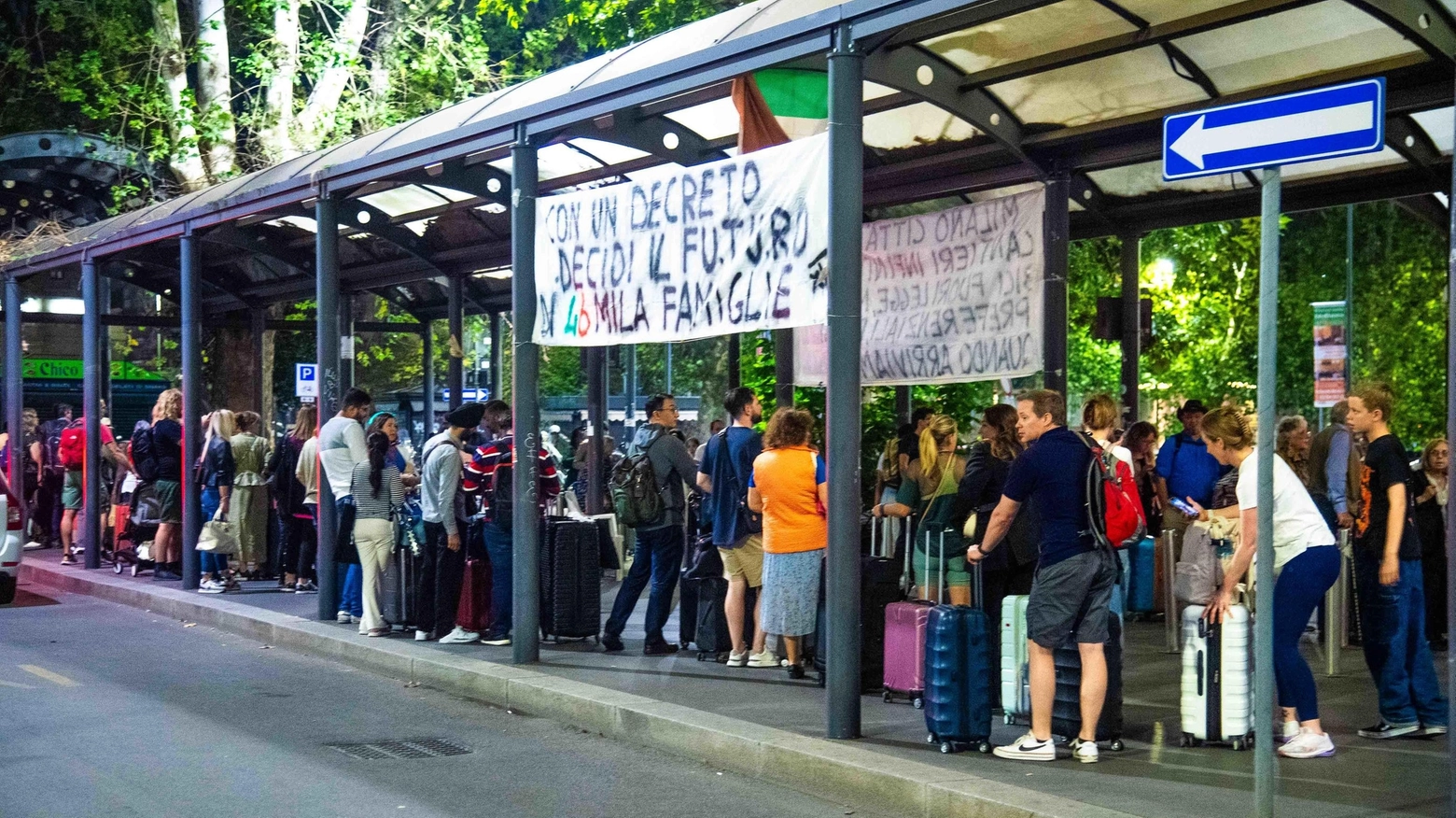 Tassisti, dopo lo stop restano i mugugni: "Il decreto non risolve i problemi" Tassisti, dopo lo stop restano i mugugni: "Il decreto non risolve i problemi"