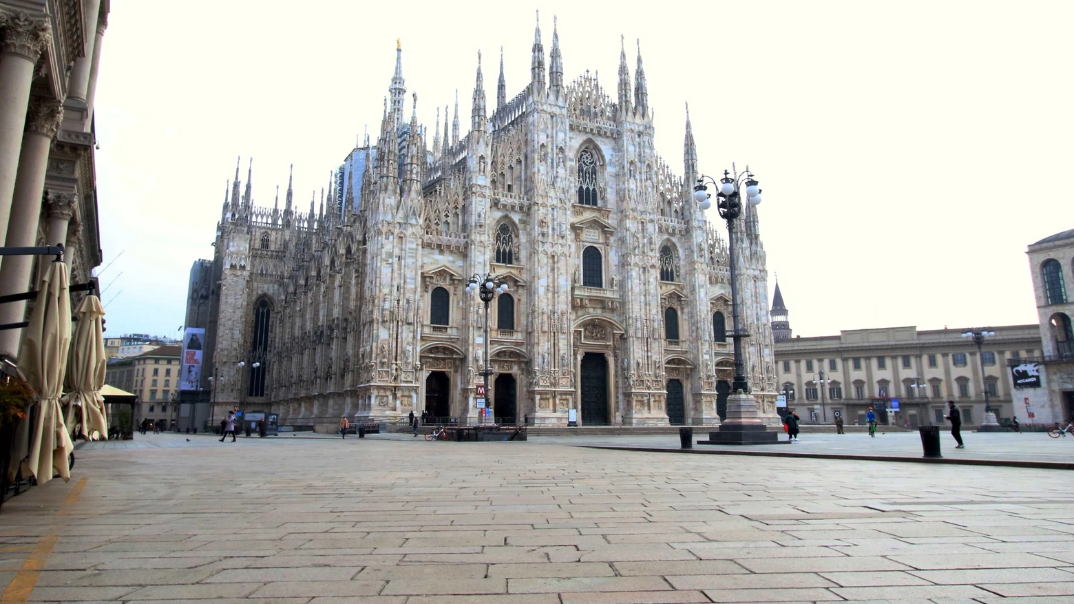 Domenica da zona rossa: piazza Duomo deserta 