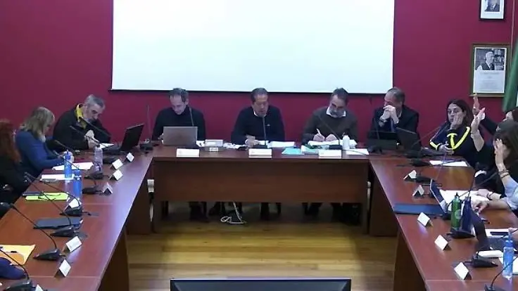 Scontro sui tagli al sociale e scuola Bilancio approvato tra le polemiche Scontro sui tagli al sociale e scuola Bilancio approvato tra le polemiche