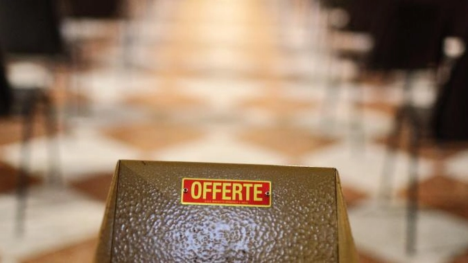 La cassetta delle offerte era stata ripulita dal ladro La cassetta delle offerte era stata ripulita dal ladro