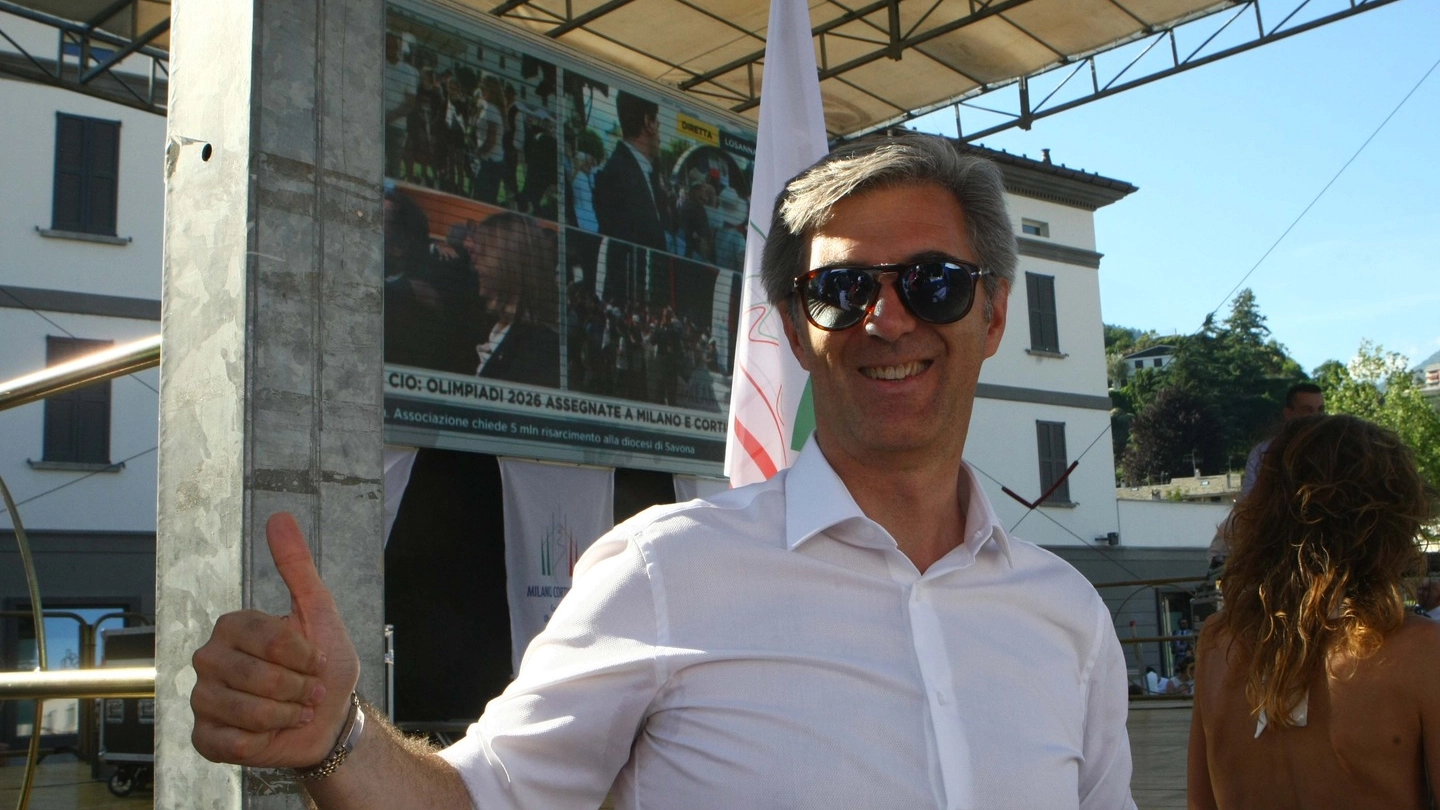 L'esultanza di Marco Scaramellini, sindaco di Sondrio