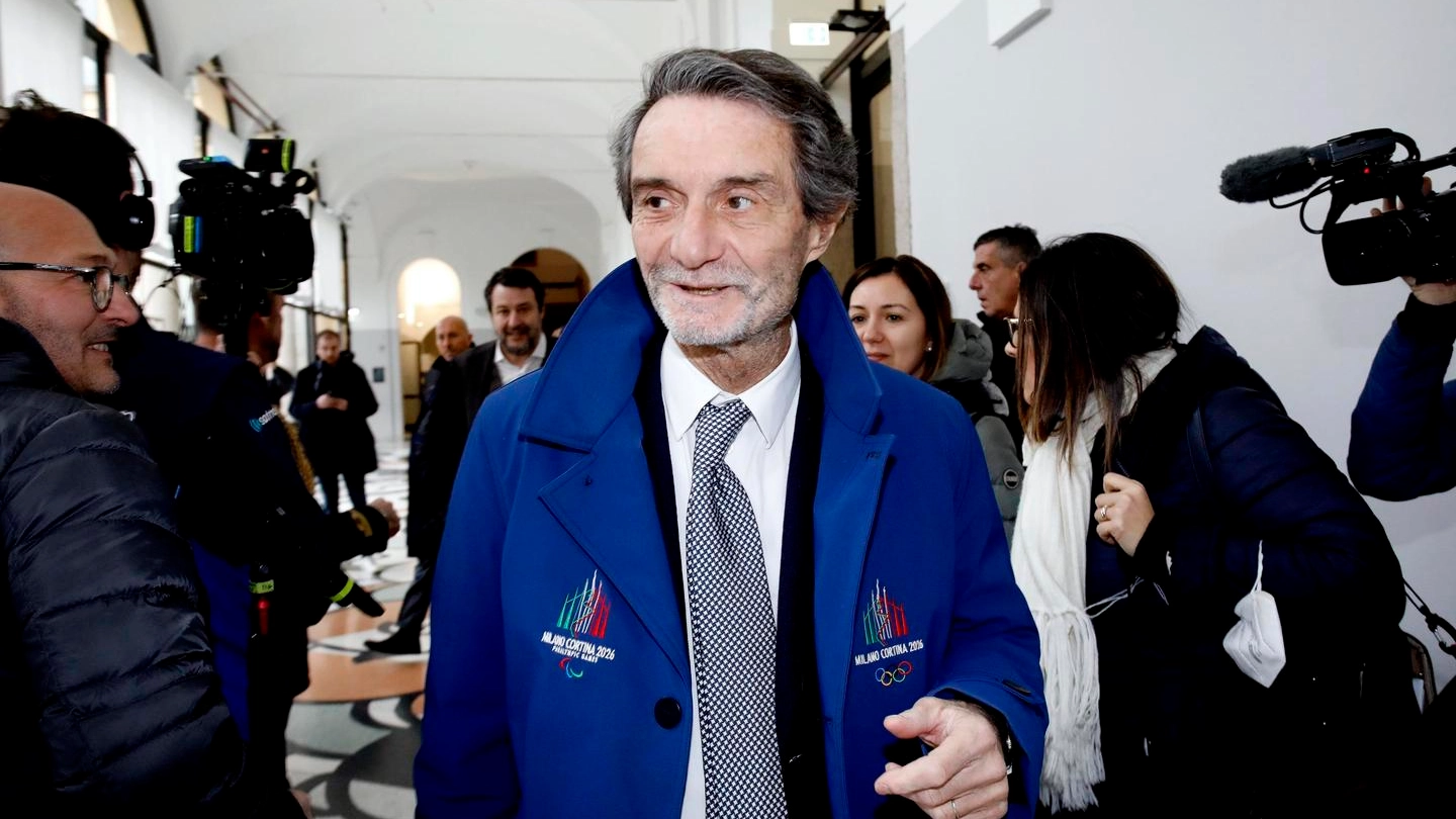 Nel primo mandato ha affrontato lo tsunami pandemia. La sua storia politica nel segno della Lega: da Bossi a Salvini, passando per il rapporto di stima e amicizia con Roberto Maroni