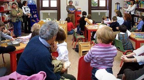 La lettura fa bene anche ai neonati. Incontro in biblioteca La lettura fa bene anche ai neonati. Incontro in biblioteca
