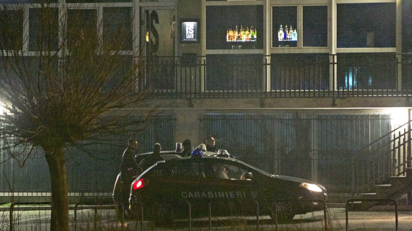 Il violento episodio si è verificato nella notte fra sabato e domenica  all’esterno del Verve noto locale  di Traona (foto National Press)