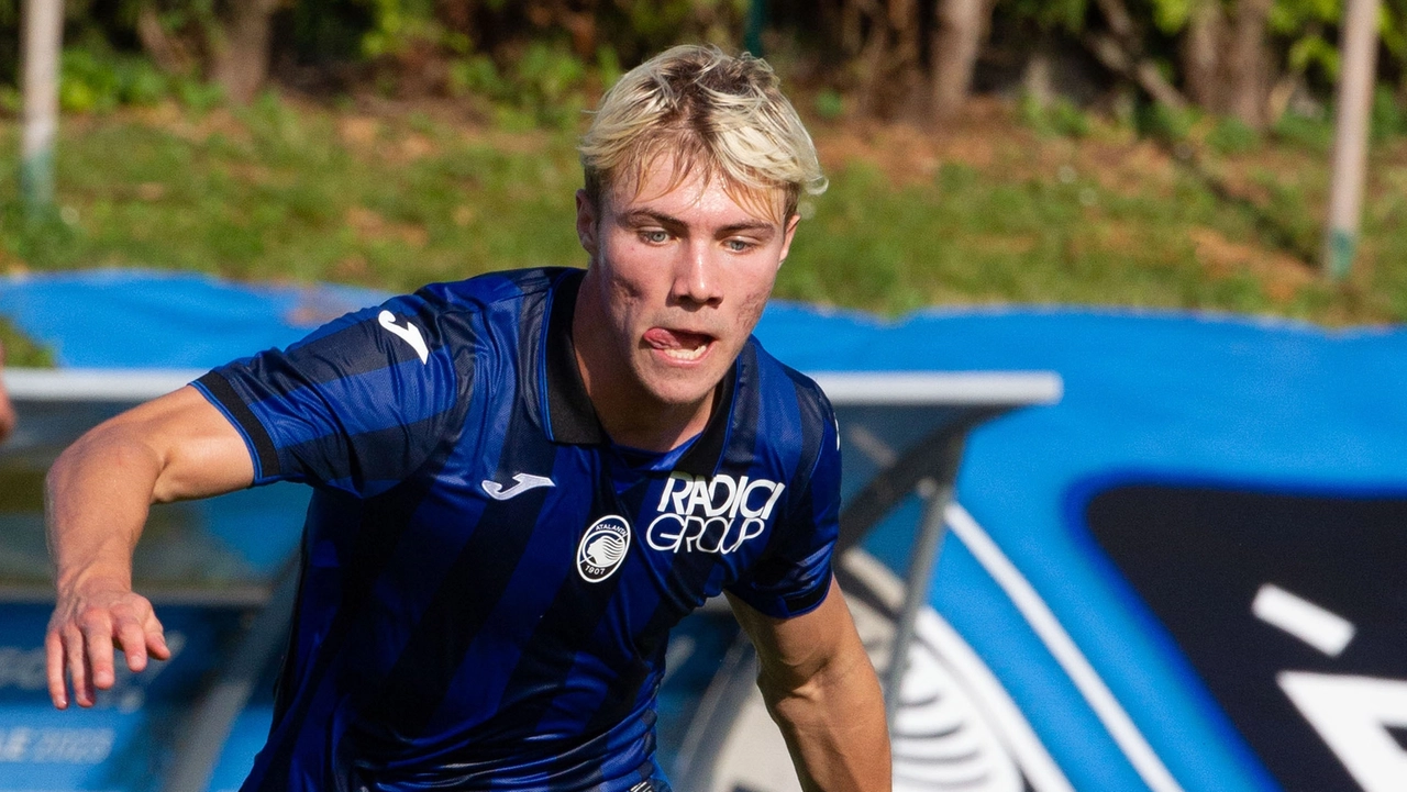 Rasmus Hojlund piace anche al Psg: pronta una super offerta da 70 milioni che tenta l’Atalanta
