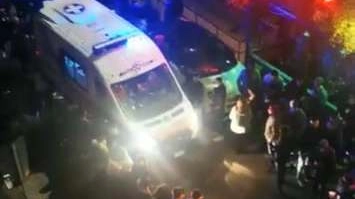 L'arrivo dell'ambulanza in via Lecco
