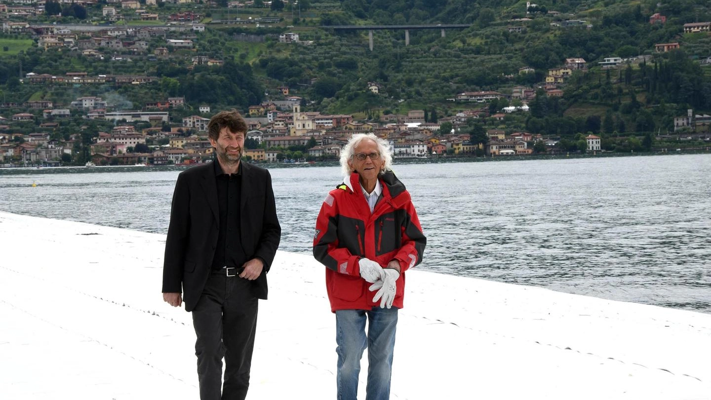 Dario Franceschini e l'artista Christo (Ansa)