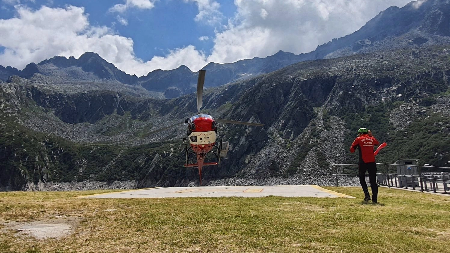 Il 36enne è stato recuperato dai volontari del Soccorso alpino Il 36enne è stato recuperato dai volontari del Soccorso alpino