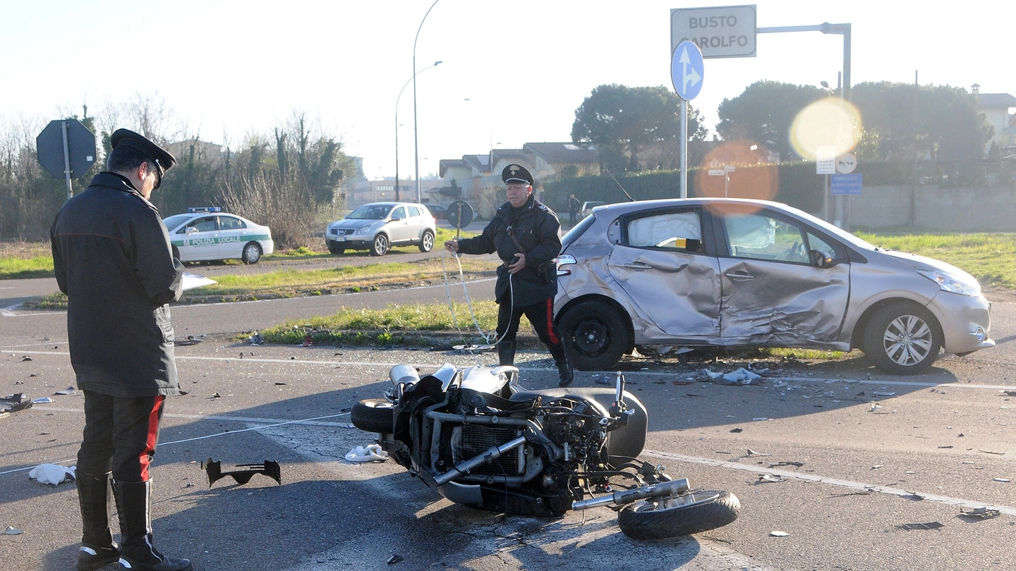 Grave incidente in viale Europa a Busto Garolfo: scooter finisce contro auto